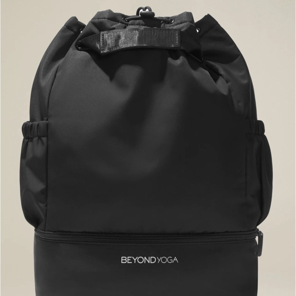 Beyond Yoga convertible Gym Bag black NWT